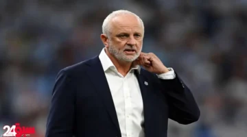 أرنولد يفاجئ جماهير إندونيسيا ويستعيد معهم ذكرى الرباعية التاريخية ضد برشلونة